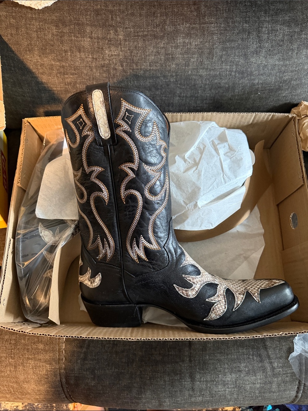 BNWT Dan Post Black Western Cowboy Boots with Light Tan Stitching - Picture 2 of 4